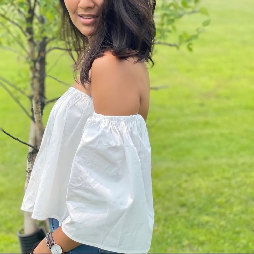 Solid Off the Shoulder Flowy Crop - SHEIN